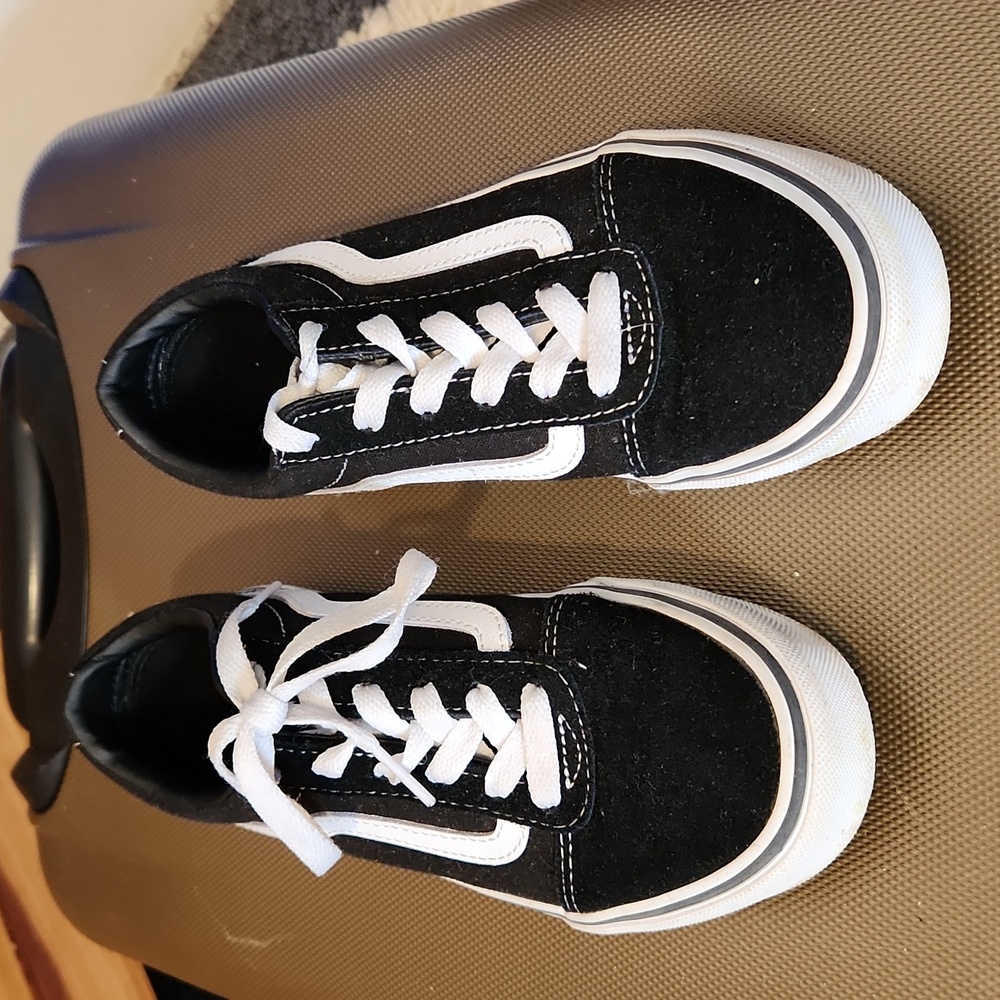 Boys size 3 Vans Old Skool sneakers